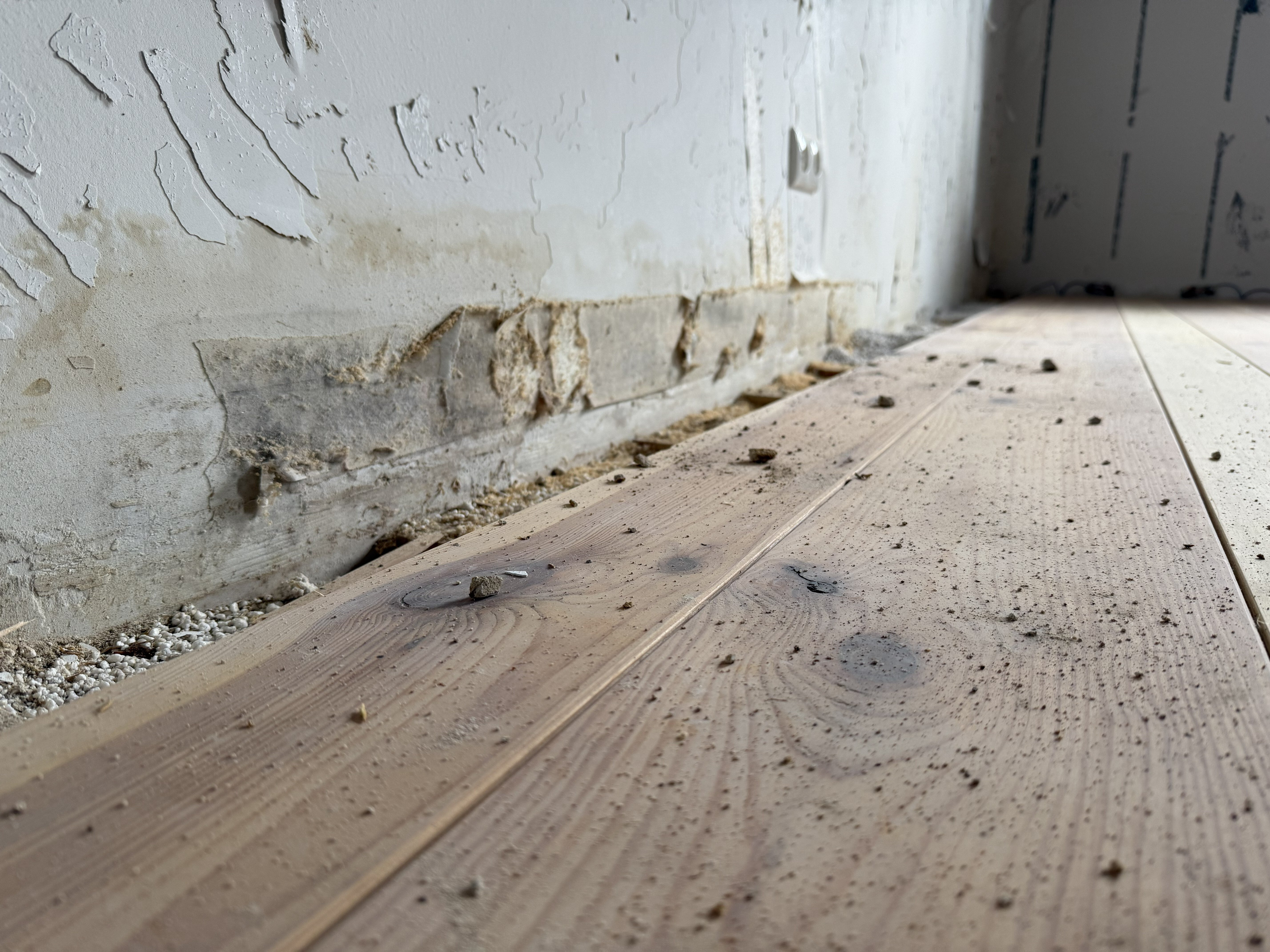 Abbrucharbeiten nach Wasserschaden: Professionelles Facility Management im Einsatz